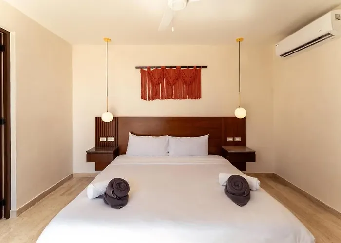 Apartamento Sleek Penthouse Escape With Rooftop Pool